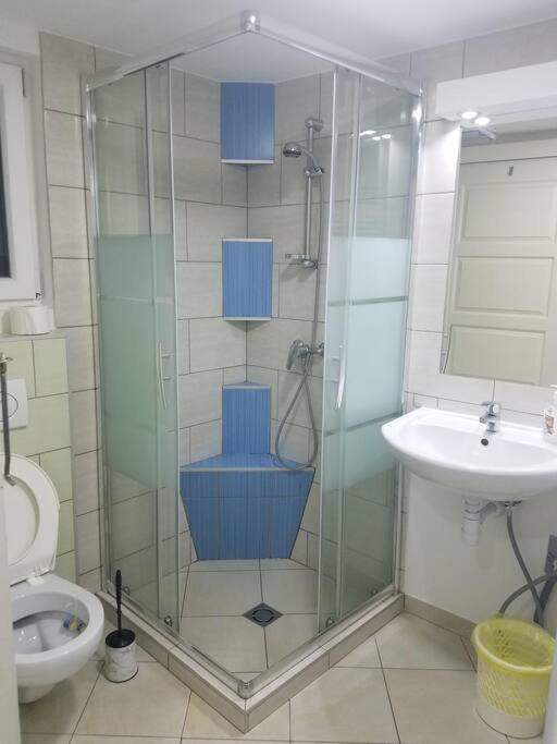 Big Cozy - Skyfall Apartment 3 Bdrm 6 Beds 1&Half Baths Будапеща Екстериор снимка