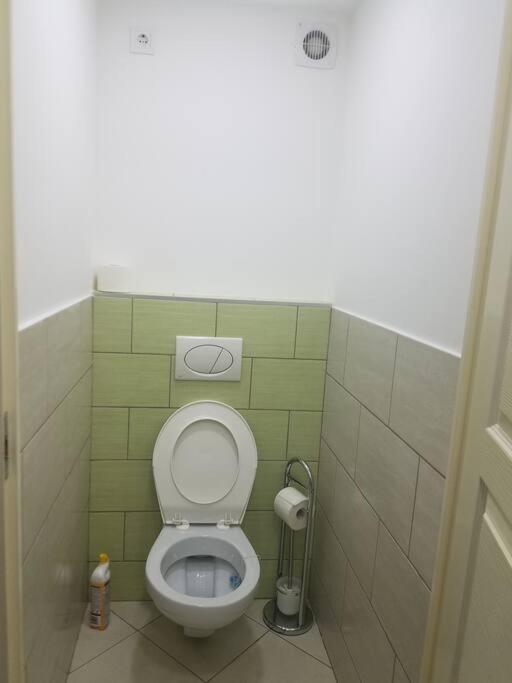 Big Cozy - Skyfall Apartment 3 Bdrm 6 Beds 1&Half Baths Будапеща Екстериор снимка