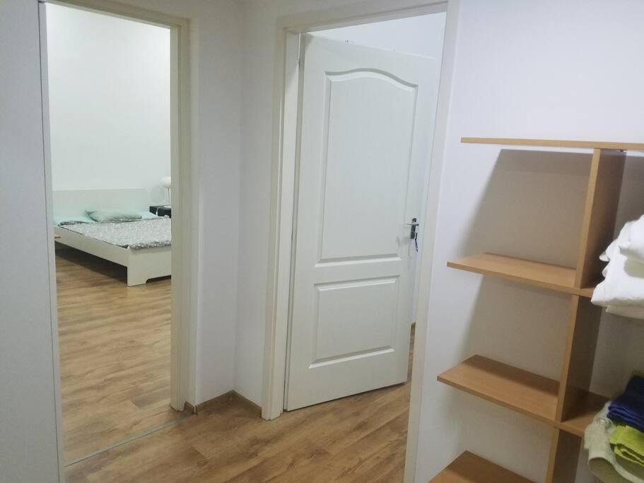 Big Cozy - Skyfall Apartment 3 Bdrm 6 Beds 1&Half Baths Будапеща Екстериор снимка
