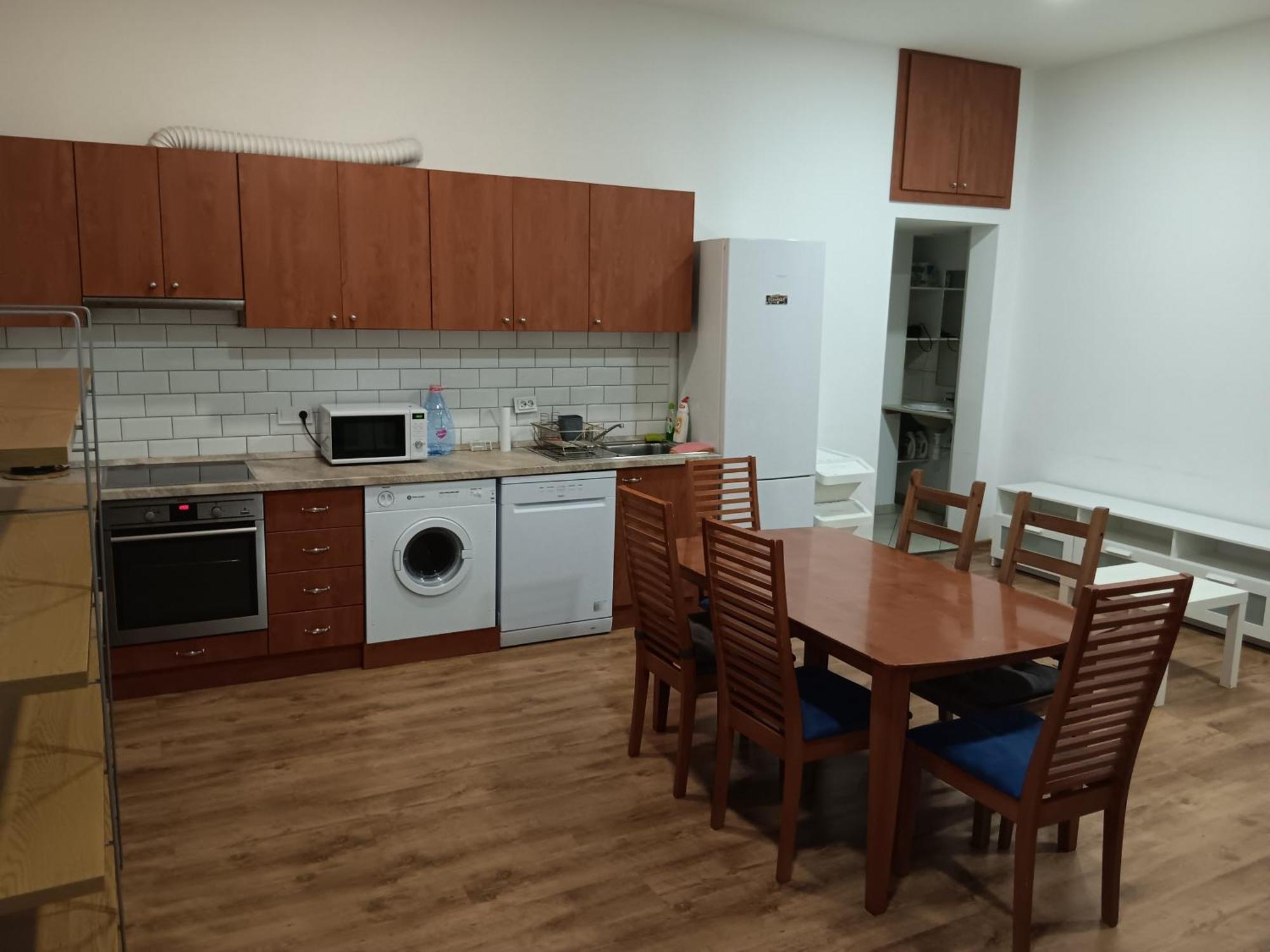 Big Cozy - Skyfall Apartment 3 Bdrm 6 Beds 1&Half Baths Будапеща Екстериор снимка